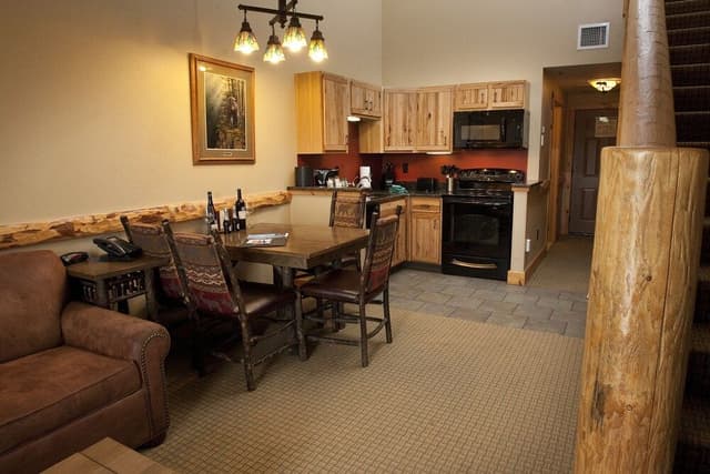 Highfalls Suite (Waterpark Access Additional)