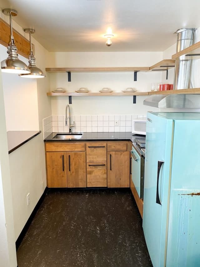 Studio Kitchenette with King Bed and a Bunk Bed