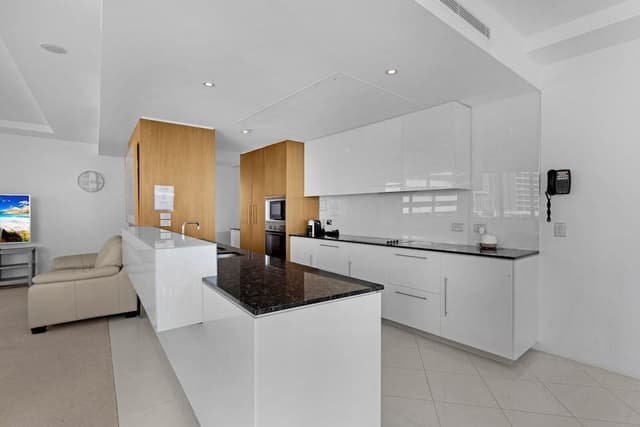 3 Bedroom Superior Ocean Glimpse Apartment