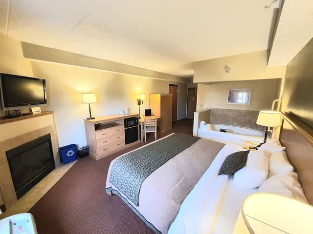 Elite Room, 1 King Bed, Jetted Tub, Fireplace, Accessible, Non-Smoking
