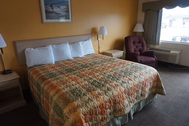 Standard Room, 1 King Bed