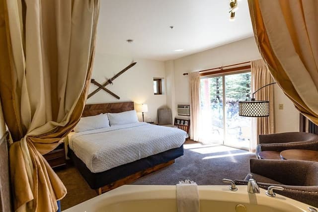 Travellers King Room