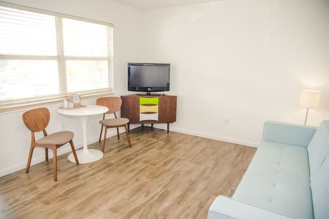 Nonsmoking King Suite