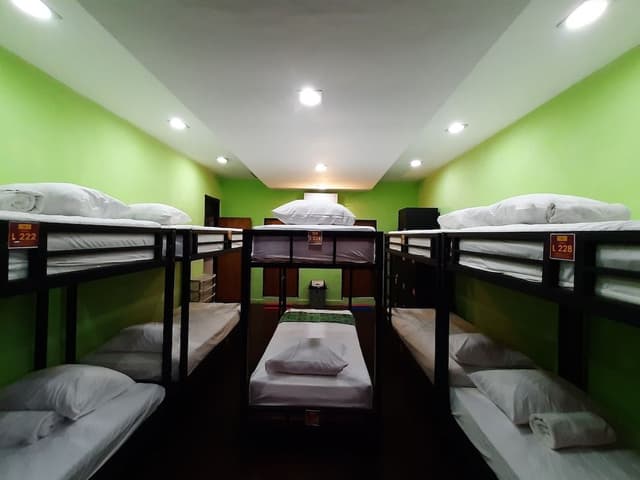 Shared Dormitory, Men only