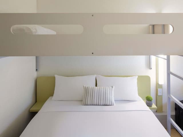 Room, Multiple Beds