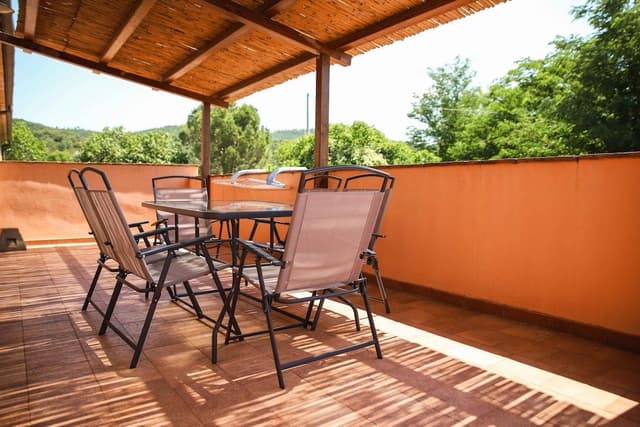 Family Duplex, Balcony