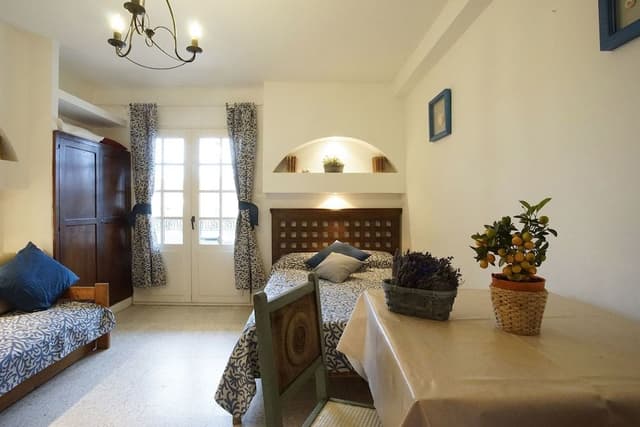 Studio (2 Adults + 1 Child)