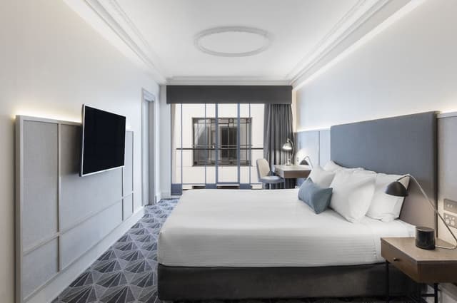 Savoy Room Queen
