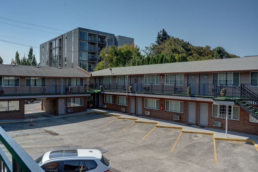 The Palms Motel2
