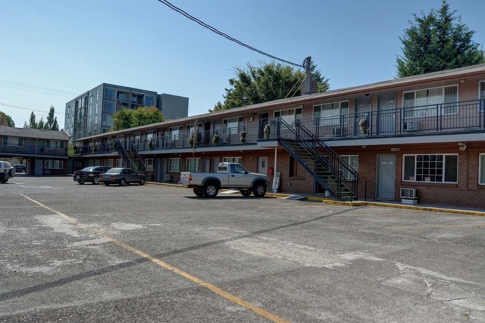 The Palms Motel0