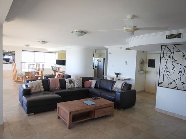 3 Bedroom Sub-Penthouse Ocean View, Ocean Front