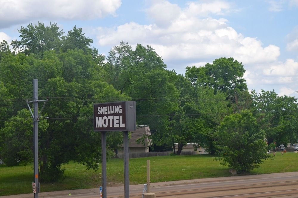 Snelling Motor Inn0