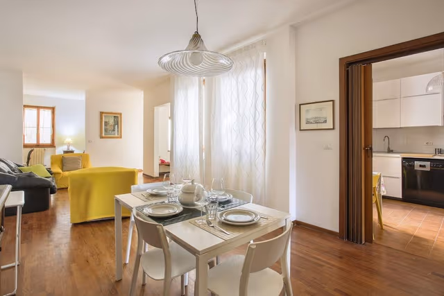 Basic Apartment, Multiple Beds