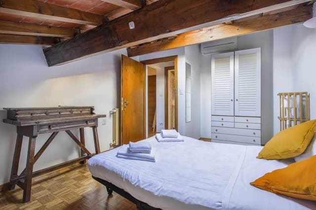 Basic Apartment, Multiple Beds