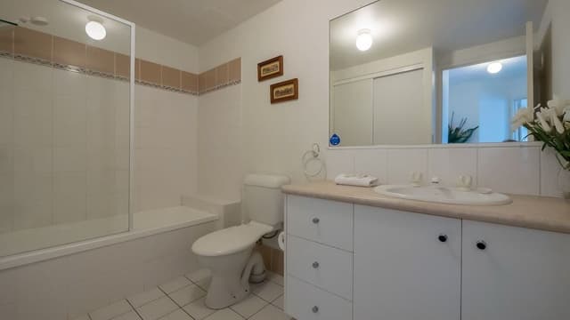 3 Bedroom Apartment 2 Queens & 2 Singles