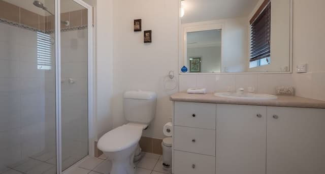 3 Bedroom Apartment 2 Queens & 2 Singles