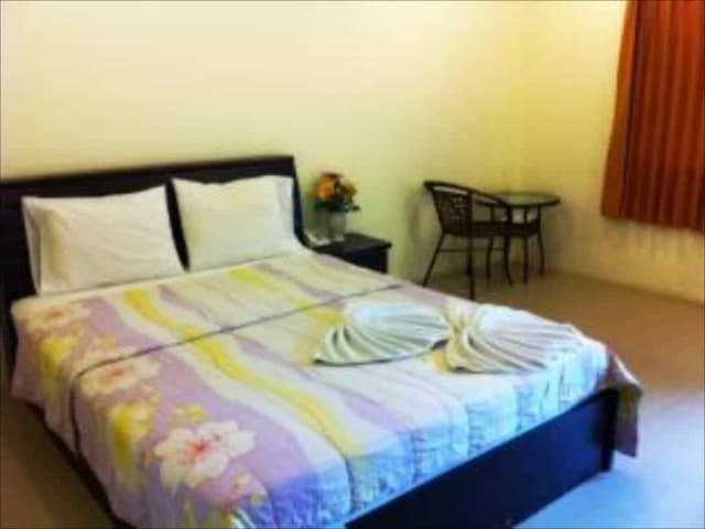 Standard Double Room (Bed size 5 feet)