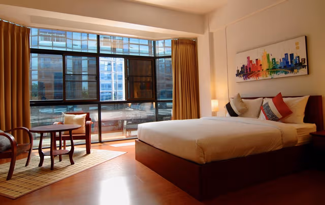 Standard with 1 Queen Bed