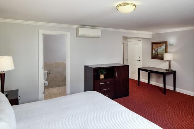 Suite, 1 King Bed, Non Smoking