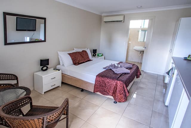 Standard Queen Room