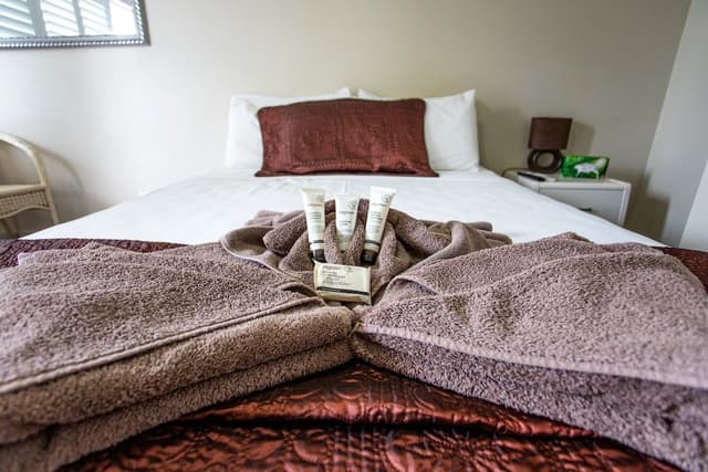 Queen Motel Suite