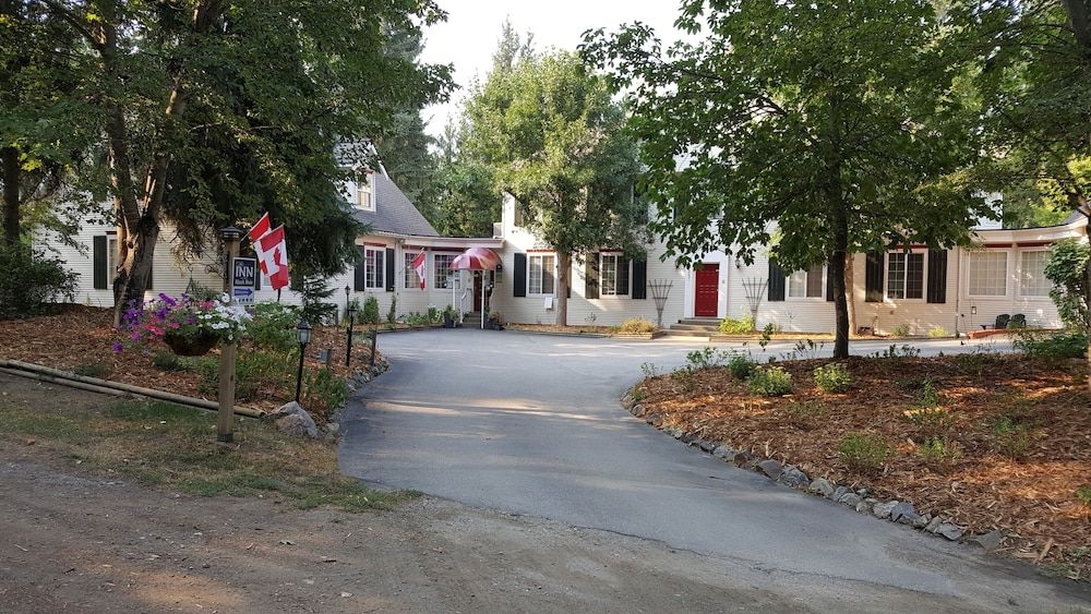 The Inn at the Ninth Hole0