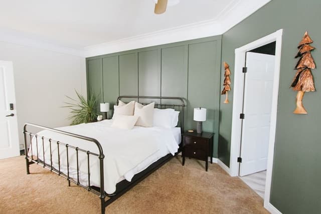Deluxe Room, 1 King Bed, Garden View