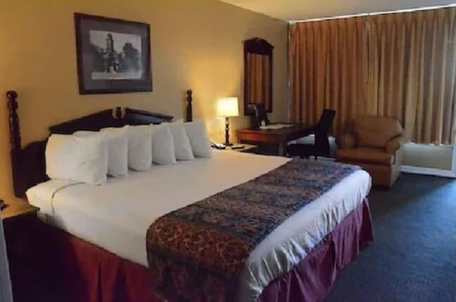 Standard Room, 1 Queen Bed