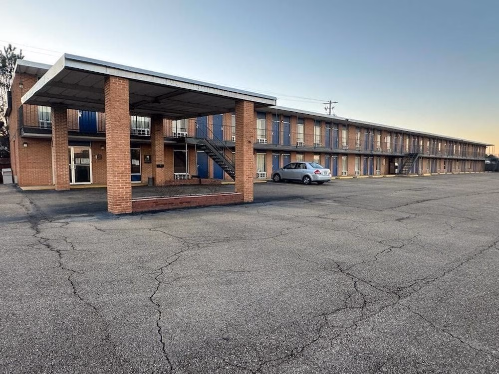 Economy Inn New Albany1
