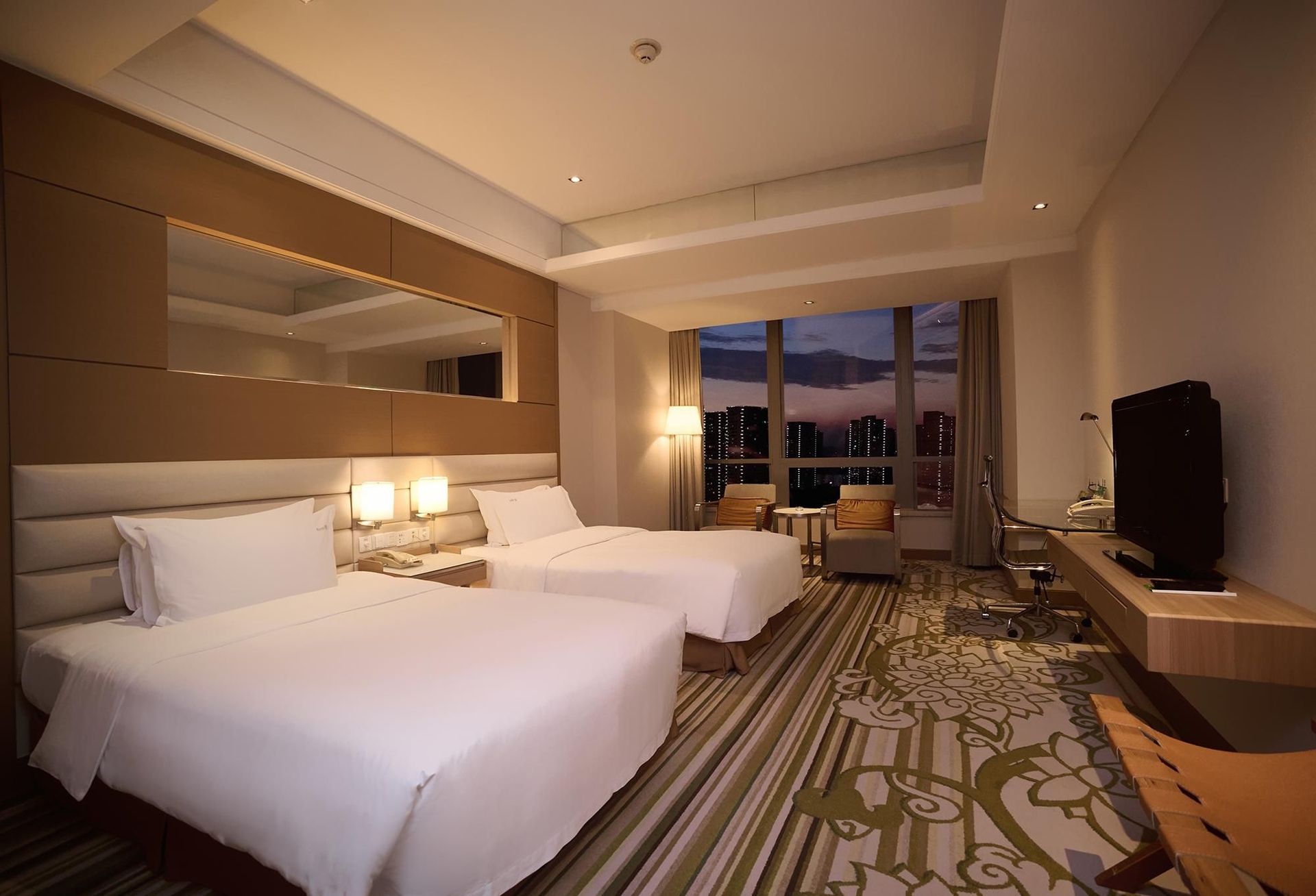 ฮอลิเดย์ อินน์ เทียนสิน ริเวอร์ไซด์ (Holiday Inn Tianjin Riverside)2