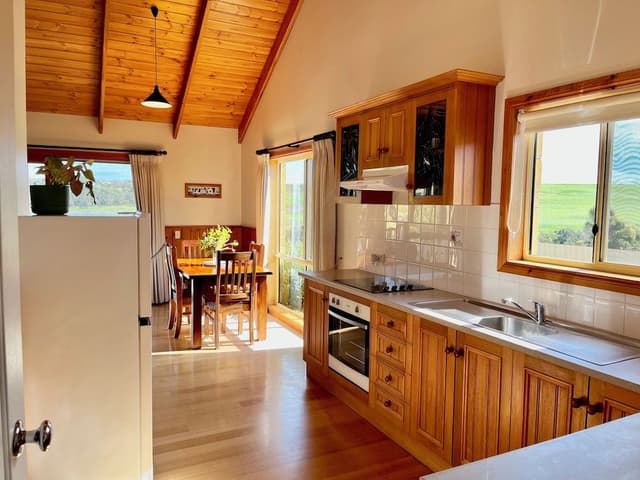 Single Level 2 Bedroom Cottage (Accessible)