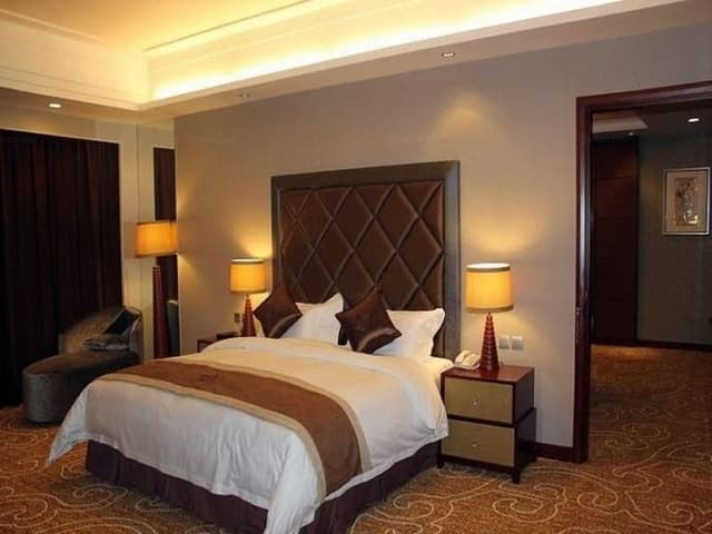 Deluxe Suite