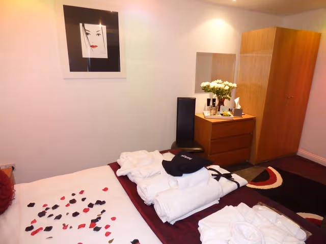 Penthouse, 1 Bedroom (2nd Floor)