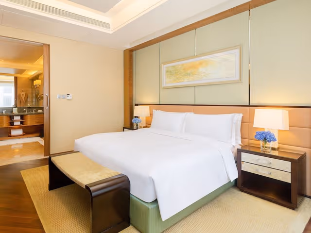Premier Room, 1 King Bed, Corner