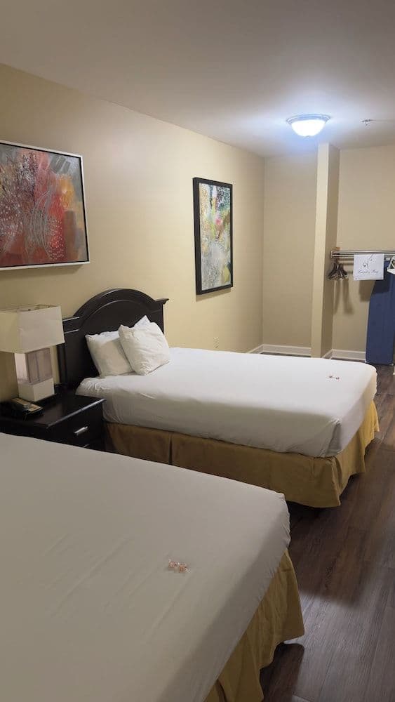 Double Room, 2 Queen Beds, Non Smoking, Pets Allowed