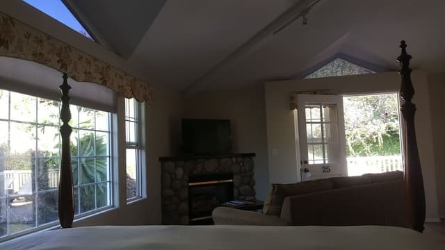 Mountain View King Room