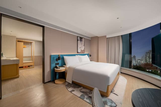 KING DELUXE ROOM