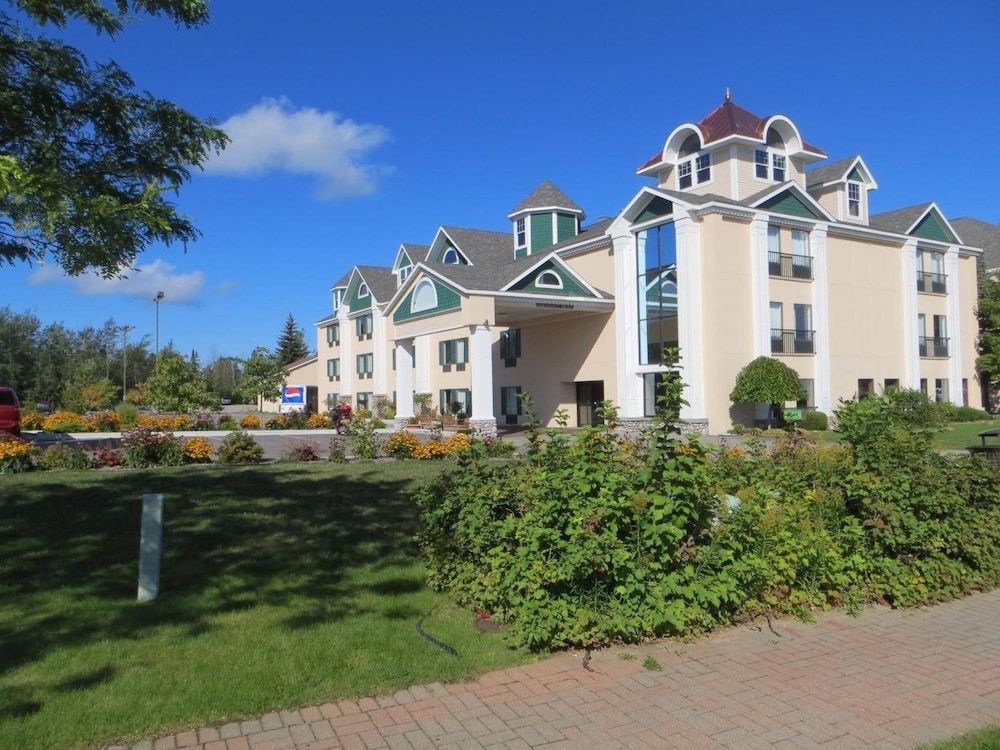Bayside Hotel of Mackinac1