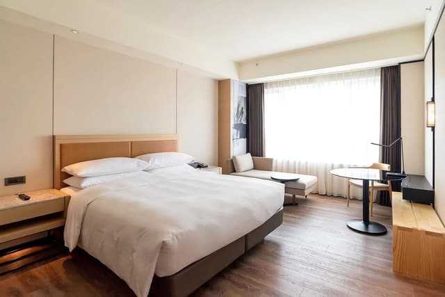 Executive Room, 1 King Bed, Executive Level