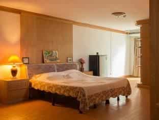 Golden House @ Silom Golden House @ Silom