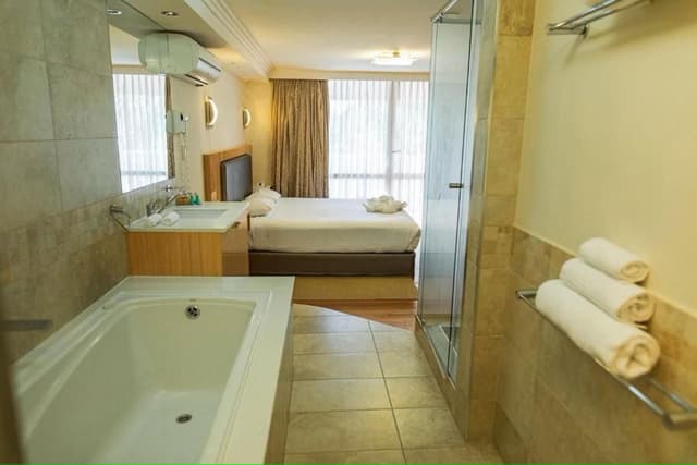 Luxury Suite with Spa Bath