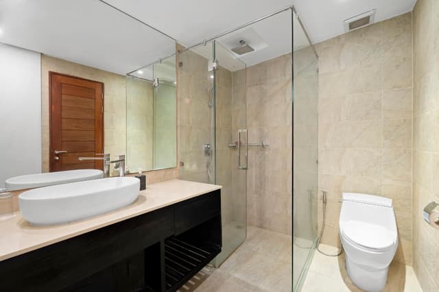 2-Bedroom Deluxe Sea View Suite with Jacuzzi