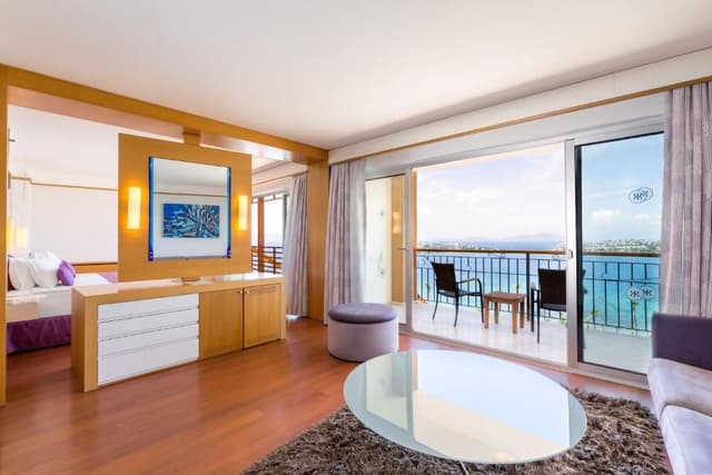 Honeymoon Suite