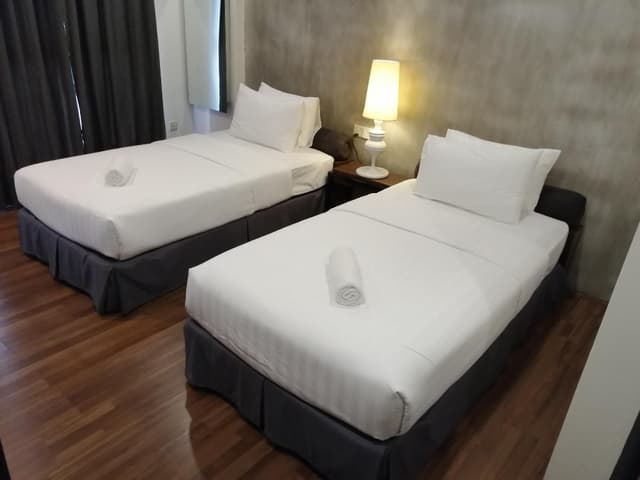 Premier Twin