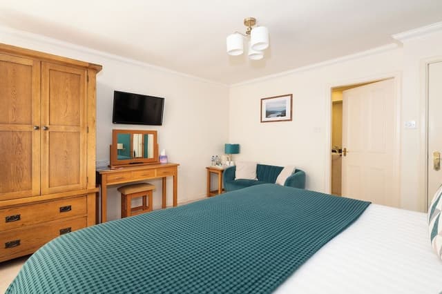 Classic Double Room, 1 King Bed, Non Smoking, Valley View