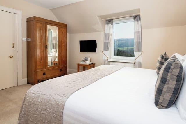 Classic Double Room, 1 King Bed, Non Smoking, Valley View