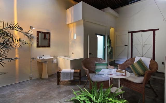 Ground Floor Suite