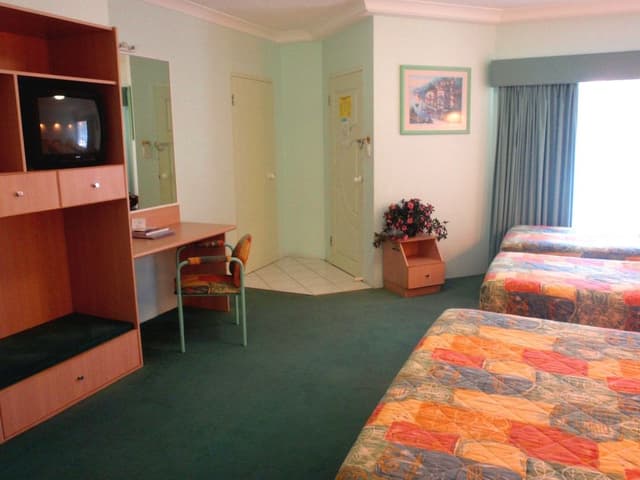Family Room, Kitchenette (Family Courtyard Outdoor Spa)