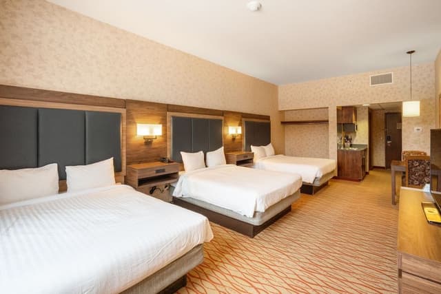 Mountain View Suite, 3 Queen Beds