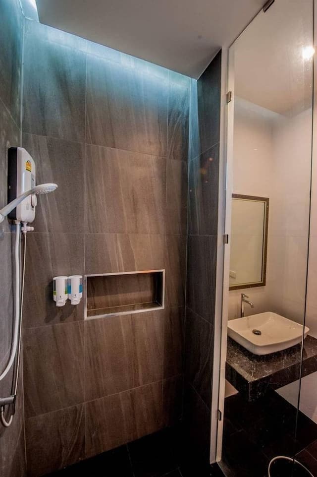 Deluxe Marine Room